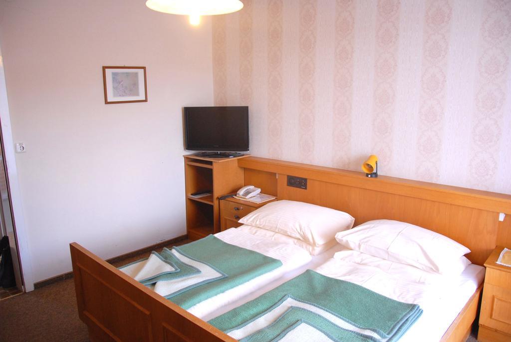 Fruehstueckspension Wiesenhaus Miesenbach  Chambre photo