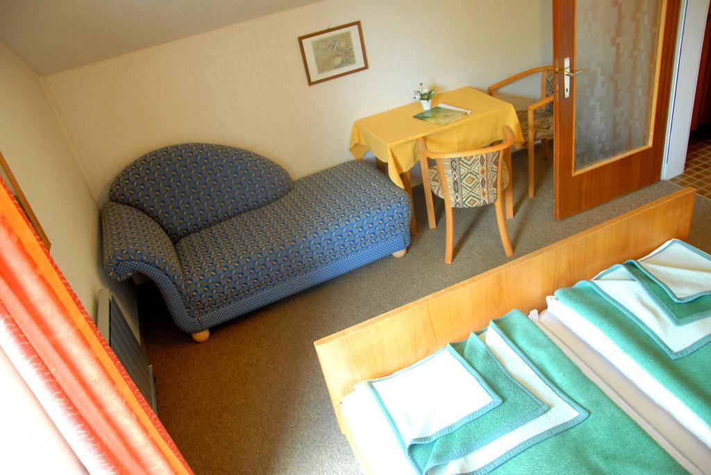 Fruehstueckspension Wiesenhaus Miesenbach  Chambre photo